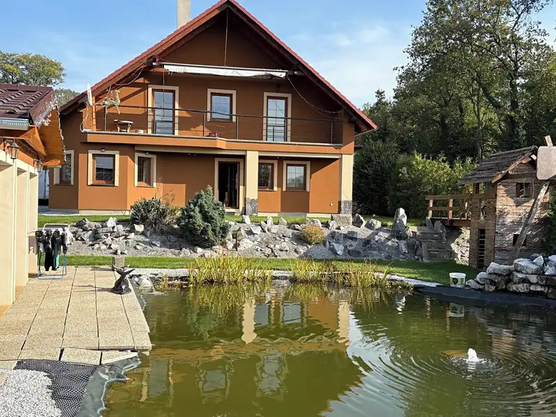 Prodej rodinného domu 242 m², pozemek 2100 m², Kamýk nad Vltavou – náhled fotky 2