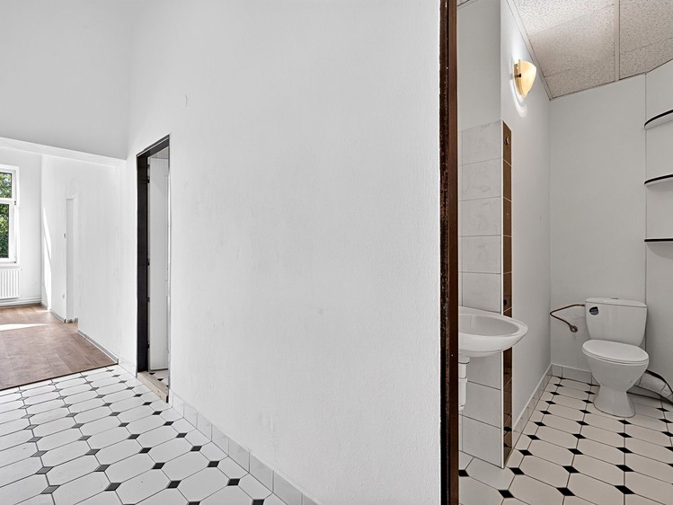 Prodej komerčního prostoru, 489 m² (29 z 73)