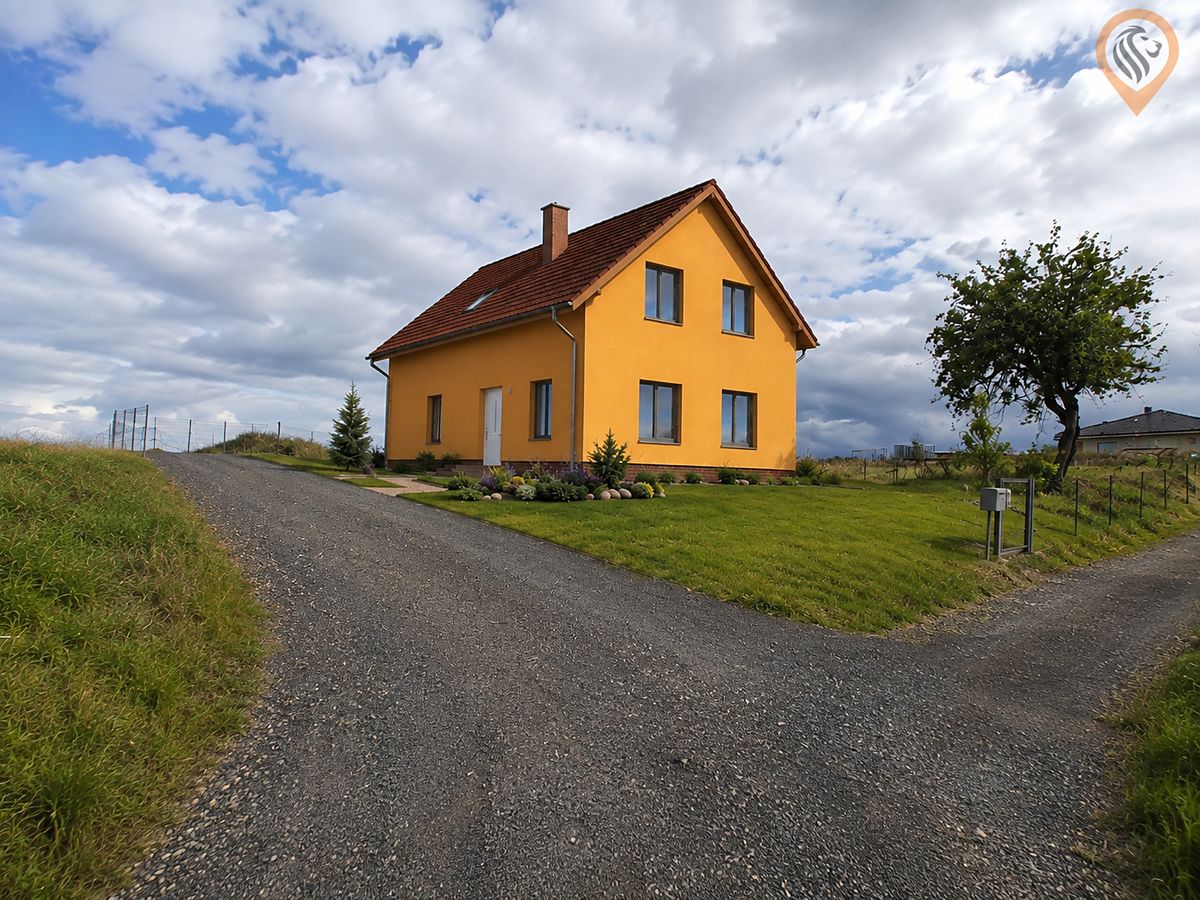 Prodej stavebního pozemku 852 m², Bečov – fotka 1 z 3