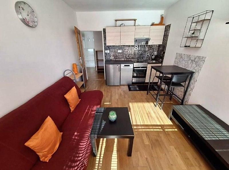 Pronájem bytu 2+kk 40 m² – fotografie 2