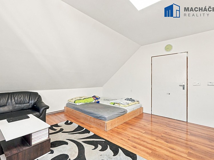 Prodej komerčního prostoru, 221 m² (34 z 53)