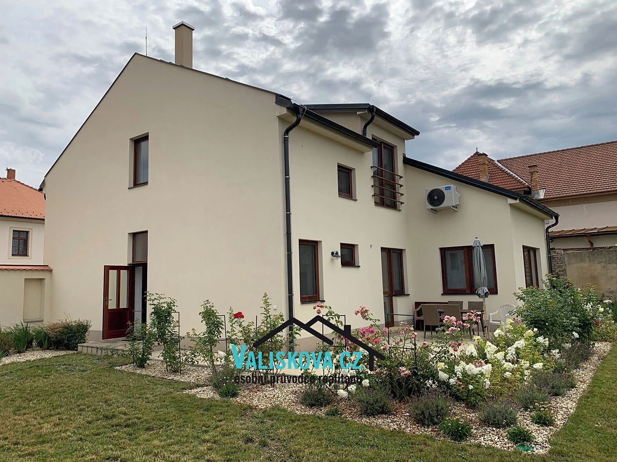 Pronájem rodinného domu 155 m², pozemek 450 m², Kroměříž – fotka 1 z 3