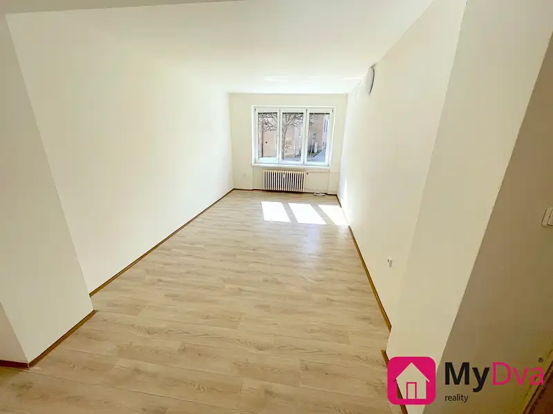 Pronájem bytu 2+1 55 m², Znojmo – náhled fotky 2