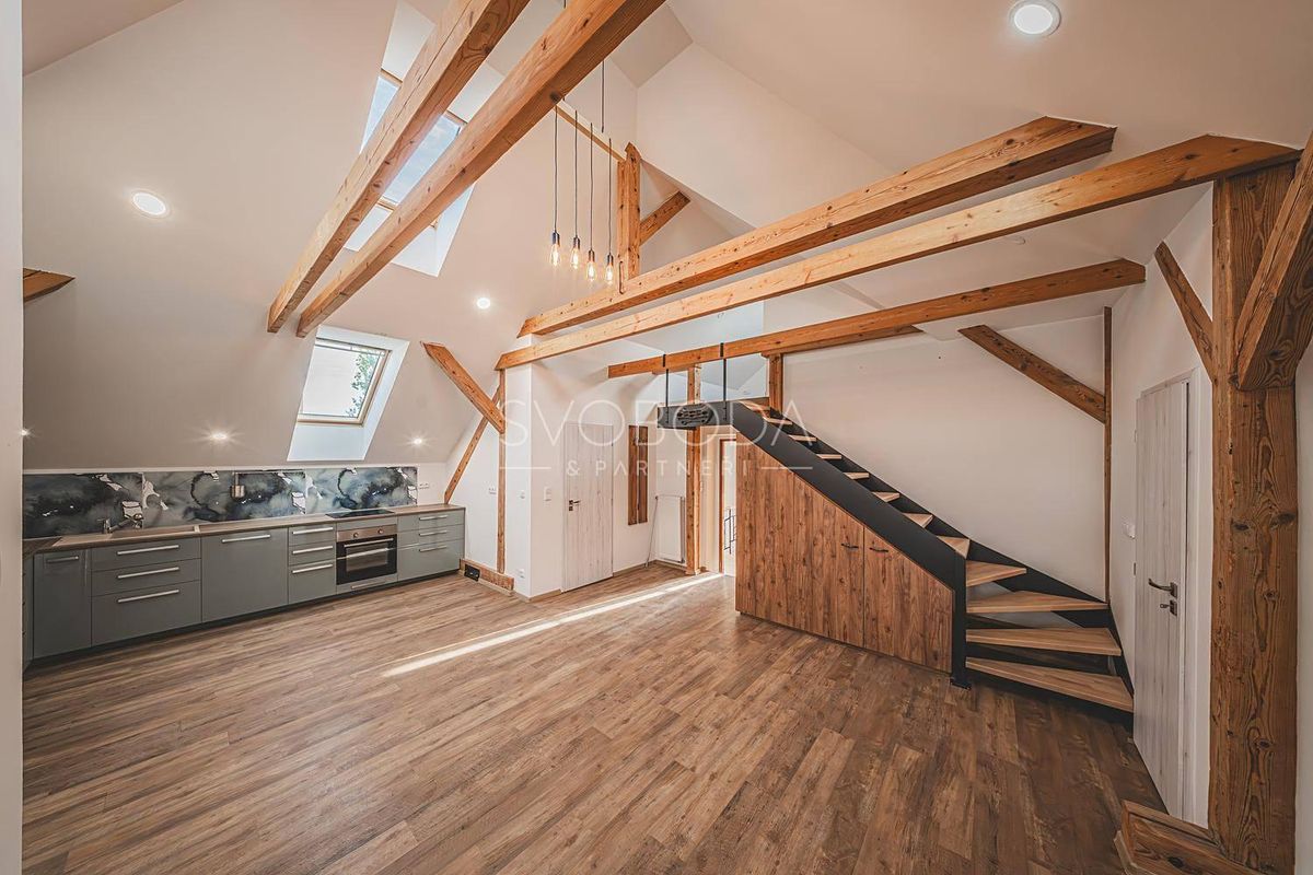 Pronájem bytu 3+kk 94 m², Hradec Králové – fotka 1 z 3