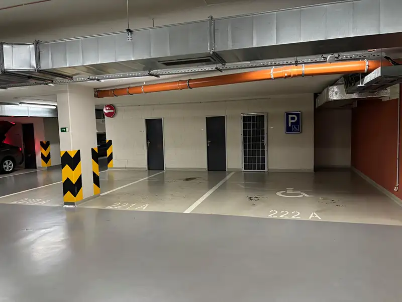 Pronájem garážového stání 10 m², Praha – náhled fotky 2
