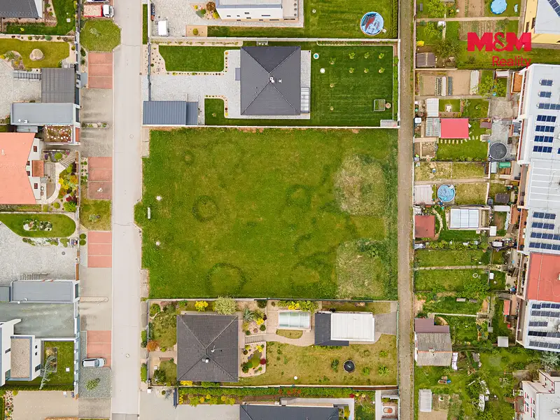Prodej stavebního pozemku 928 m², Chvaletice – náhled fotky 3