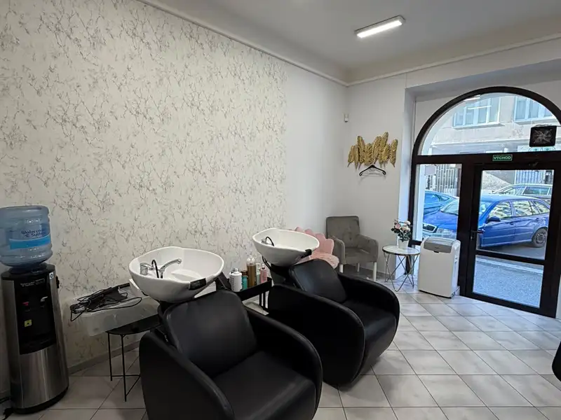 Prodej komerční nemovitosti 28 m², Praha – náhled fotky 1