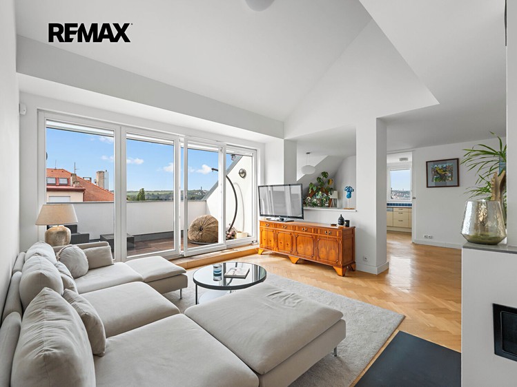 Pronájem bytu 4+1, 170 m² (1 z 31)