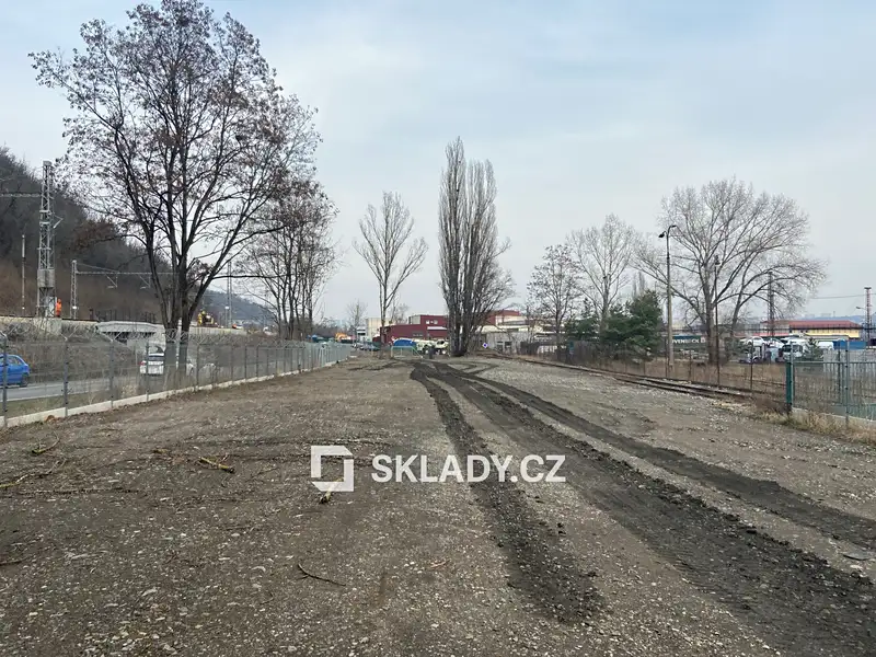 Pronájem komerčního pozemku 3900 m², Praha – náhled fotky 1
