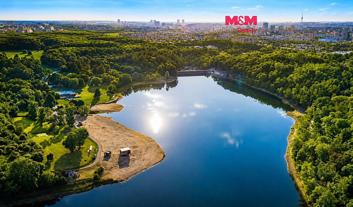 Prodej pozemku 1809 m², Praha – fotka 1 z 3