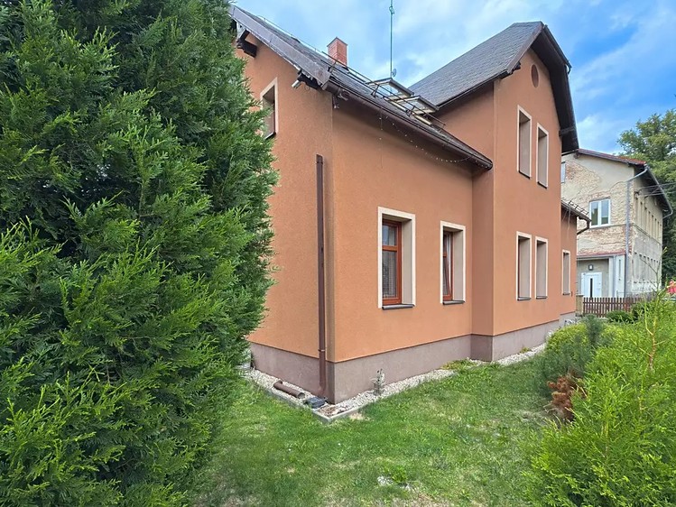 Haus zum Kauf, 235 m² (2 von 16)