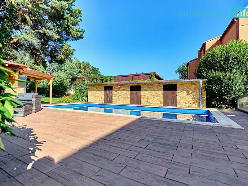 Prodej rodinného domu 470 m², pozemek 682 m², Sadov – náhled fotky 2