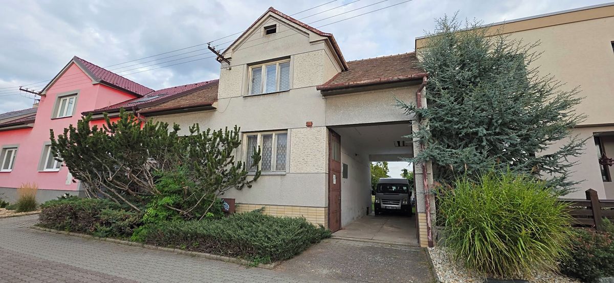 Prodej rodinného domu 226 m², pozemek 1258 m², Dubňany – fotka 1 z 3