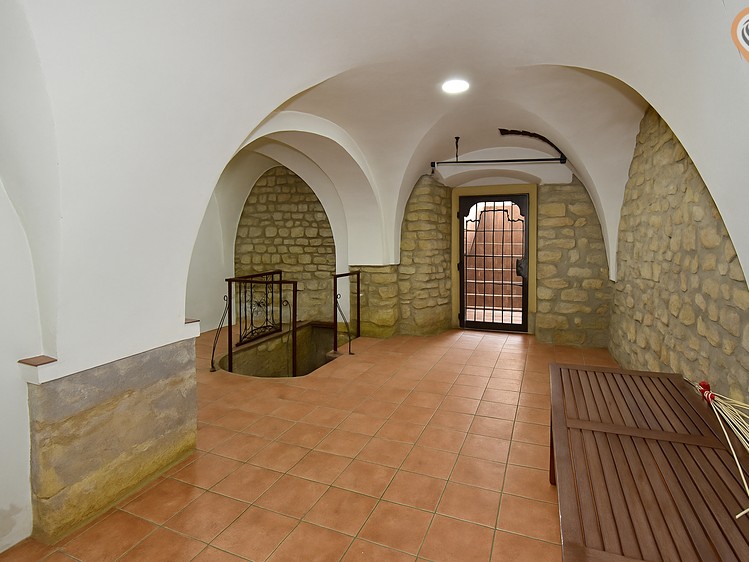 Комерційне приміщення на продаж, 1 000 м² (27 з 53)