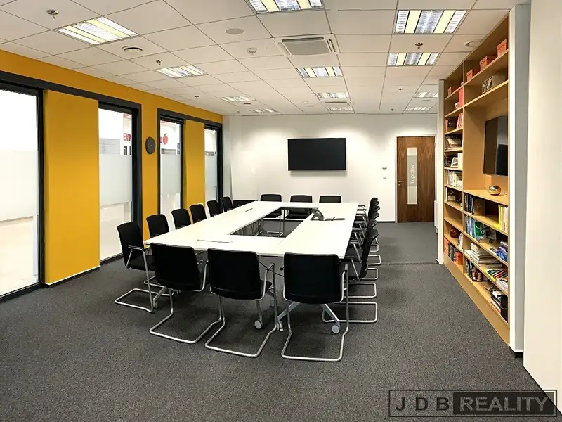 Pronájem kanceláře 120 m², Praha – náhled fotky 3