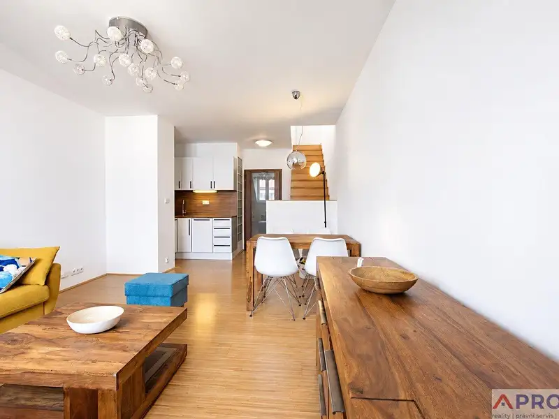 Pronájem bytu 2+kk 62 m², Praha – náhled fotky 1