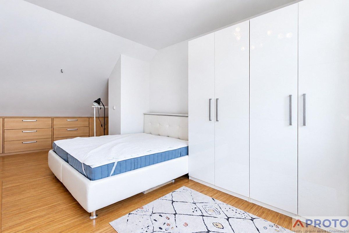 Pronájem bytu 2+kk 62 m² – fotografie 2