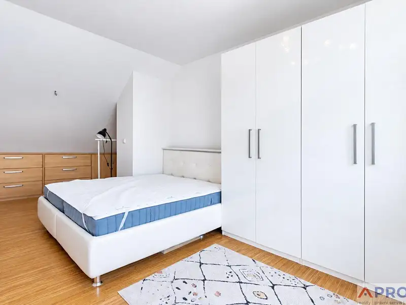 Pronájem bytu 2+kk 62 m², Praha – náhled fotky 2