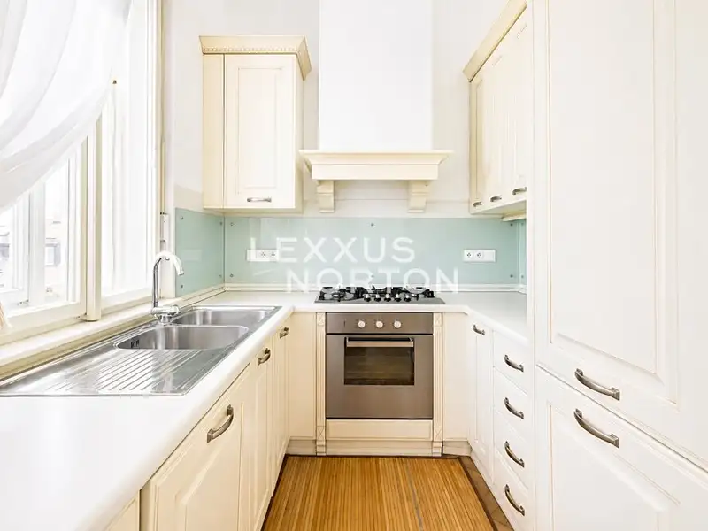 Pronájem bytu atypický 110 m², Praha – náhled fotky 1