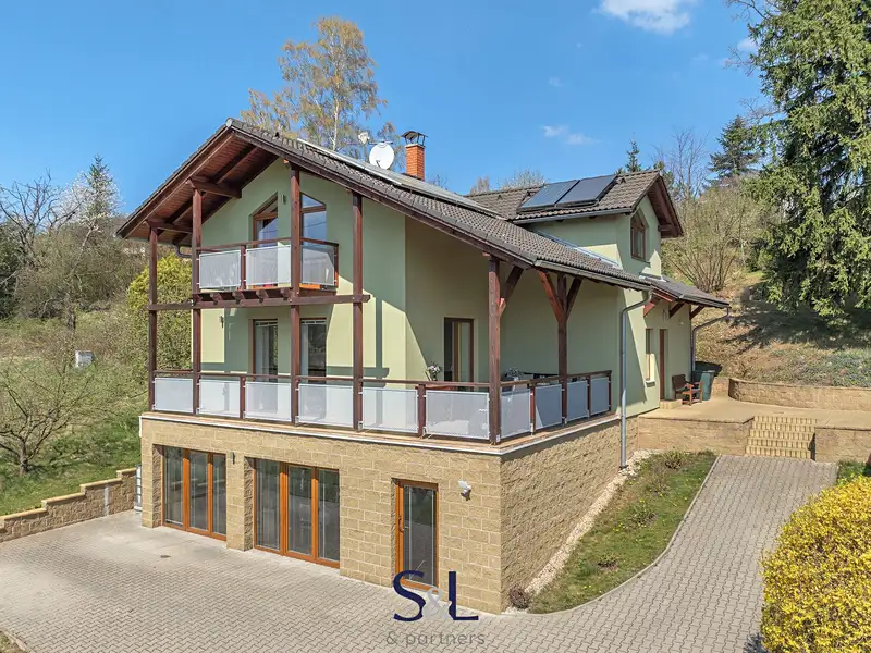 Prodej rodinného domu 363 m², pozemek 2239 m², Turnov – náhled fotky 2