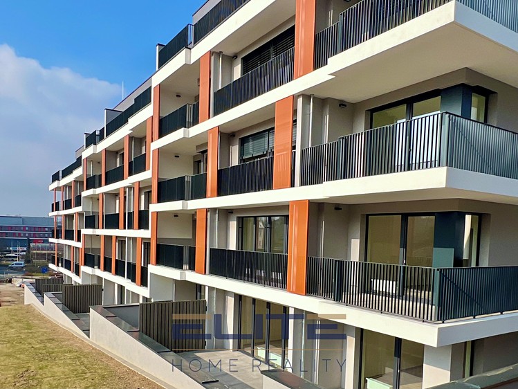 Pronájem bytu 3+kk, 106 m² (26 z 31)