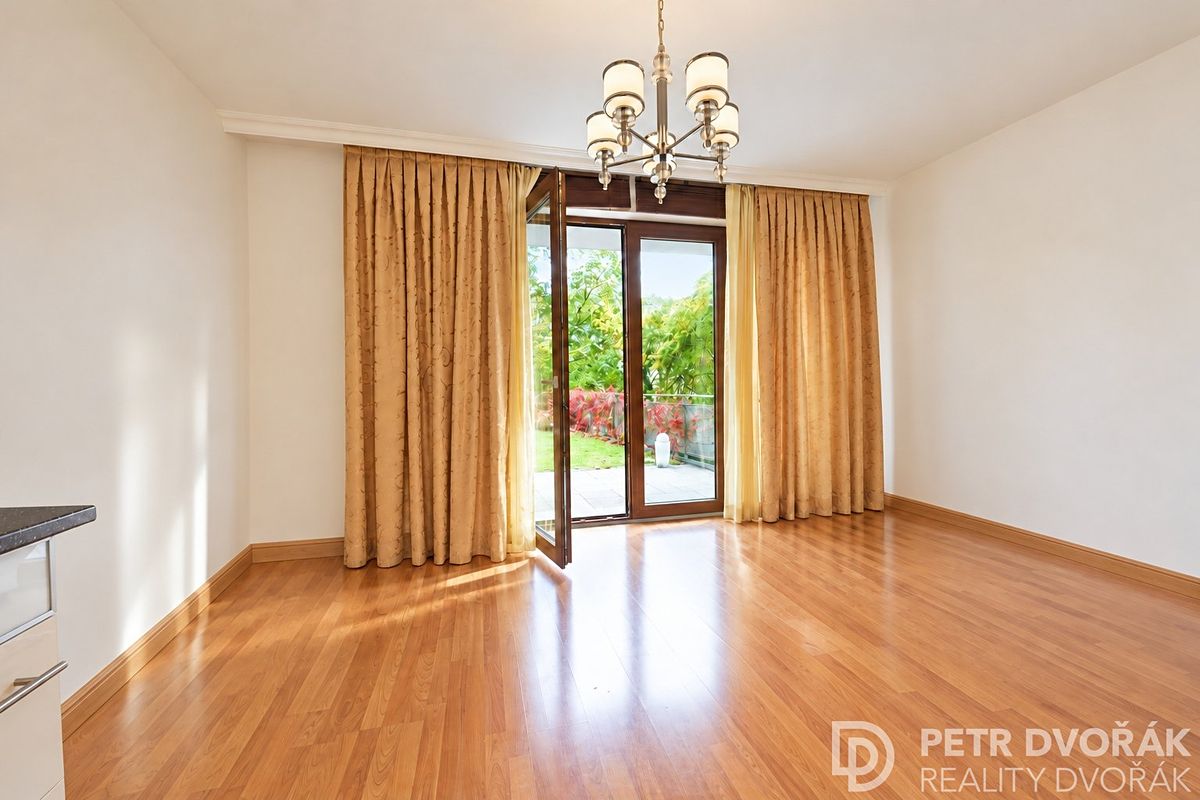 Prodej bytu 1+kk 36 m², Praha – fotka 1 z 3