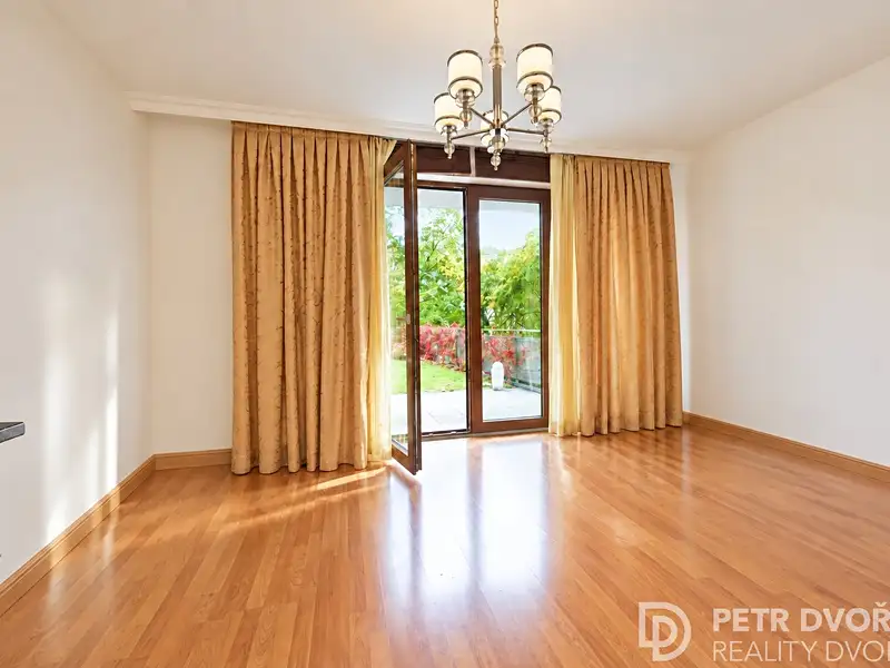 Prodej bytu 1+kk 36 m², Praha – náhled fotky 1