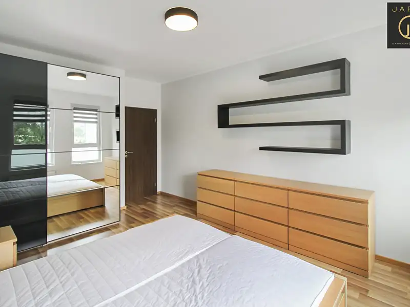 Pronájem bytu 2+kk 58 m², Praha – náhled fotky 1