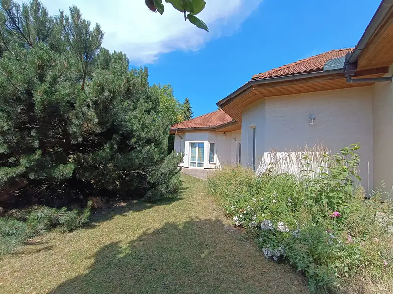 Prodej rodinného domu 170 m², pozemek 1030 m², Šestajovice – náhled fotky 1