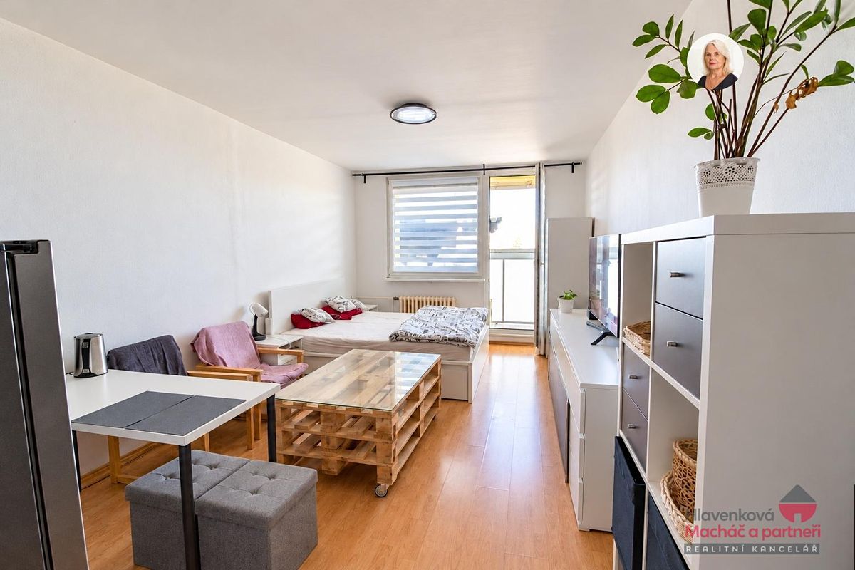 Pronájem bytu 1+kk 32 m² – fotografie 2