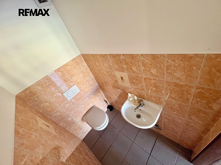 Pronájem komerčního prostoru, 74 m² (9 z 11)