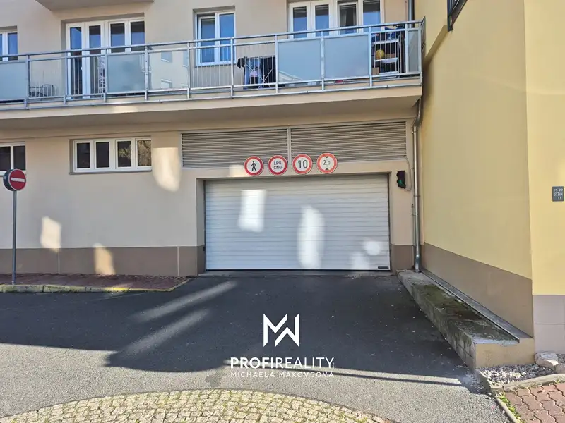 Prodej garážového stání 13 m², Praha – náhled fotky 1