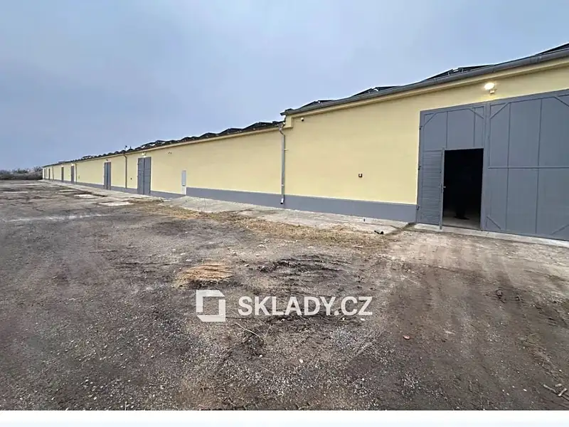 Pronájem skladového prostoru 1500 m², Martiněves – náhled fotky 3