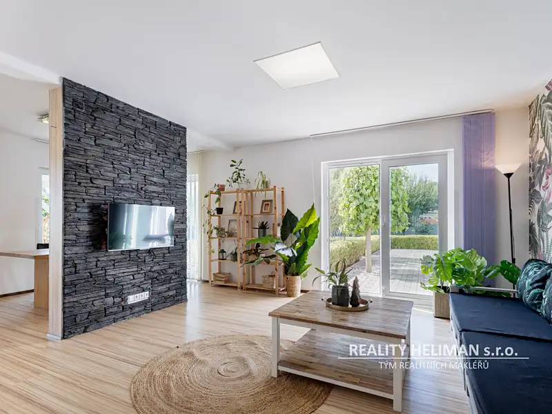 Prodej rodinného domu 266 m², pozemek 1236 m², Řečany nad Labem – náhled fotky 2