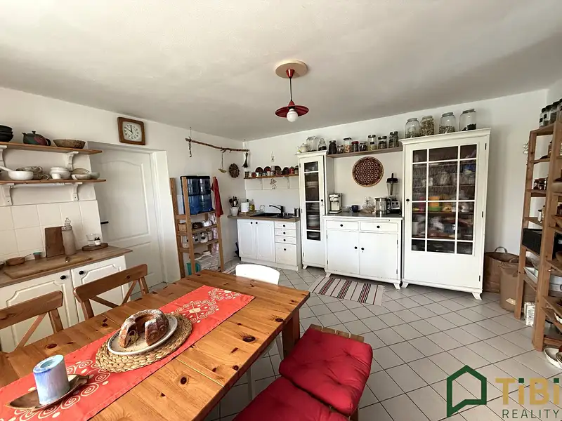 Prodej rodinného domu 200 m², pozemek 3560 m², Kozlany – náhled fotky 2