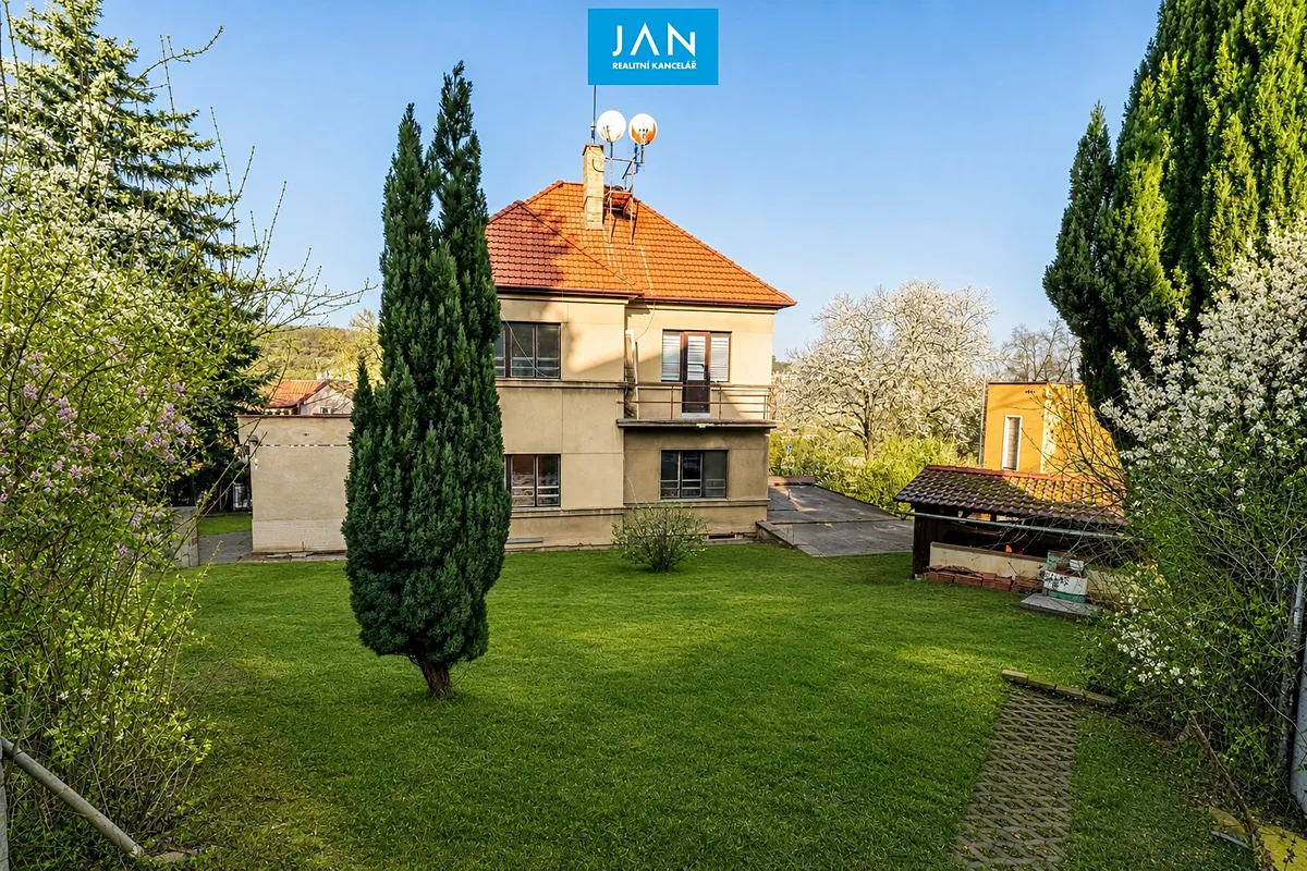 Prodej rodinného domu 330 m², pozemek 637 m²