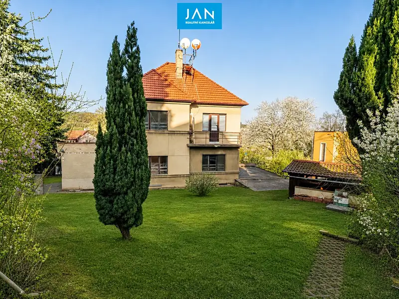 Prodej rodinného domu 330 m², pozemek 637 m², Praha – náhled fotky 1