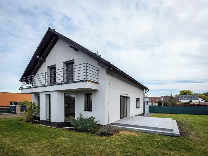 Prodej rodinného domu 150 m², pozemek 695 m², Staré Jesenčany – náhled fotky 2