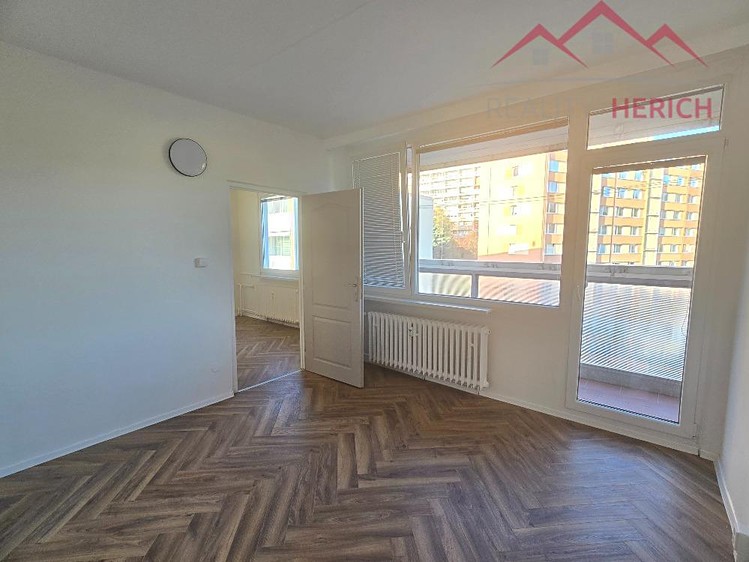 Pronájem bytu 3+1, 67 m² (3 z 21)