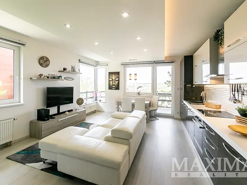 Pronájem bytu 2+kk 50 m², Praha – náhled fotky 1
