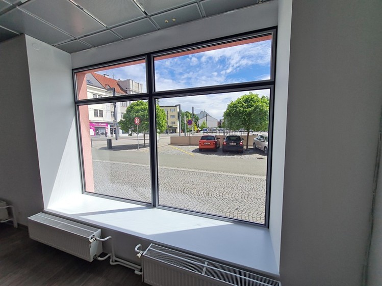 Pronájem komerčního prostoru, 102 m² (2 z 18)
