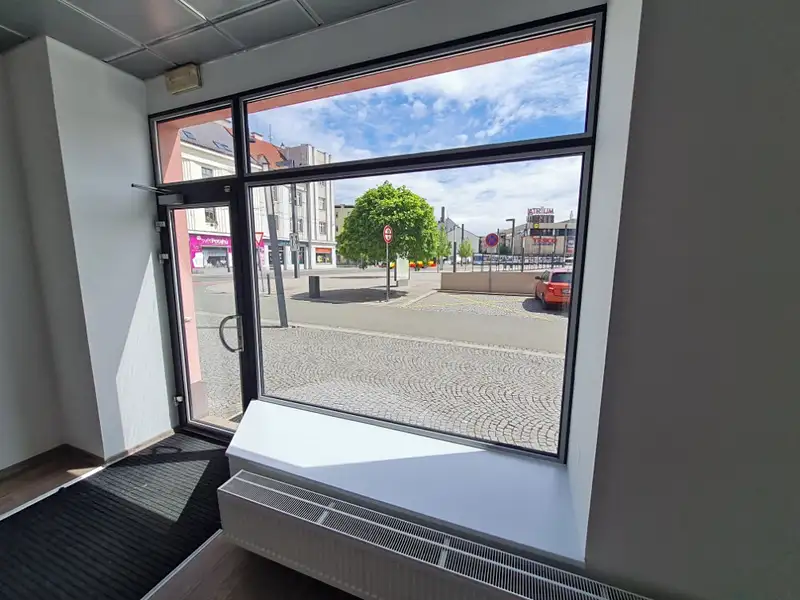 Pronájem obchodního prostoru 102 m², Hradec Králové – náhled fotky 3