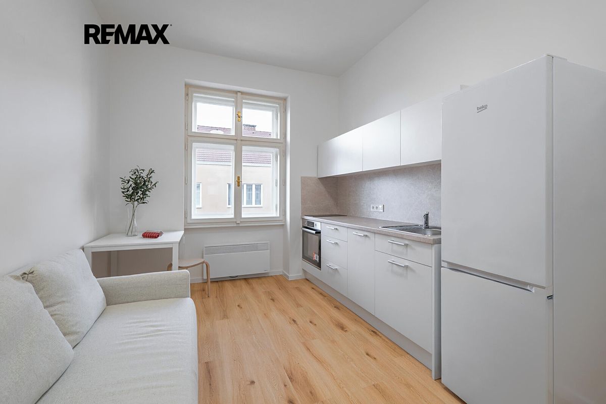 Prodej bytu 1+kk 20 m², Praha – fotka 1 z 3