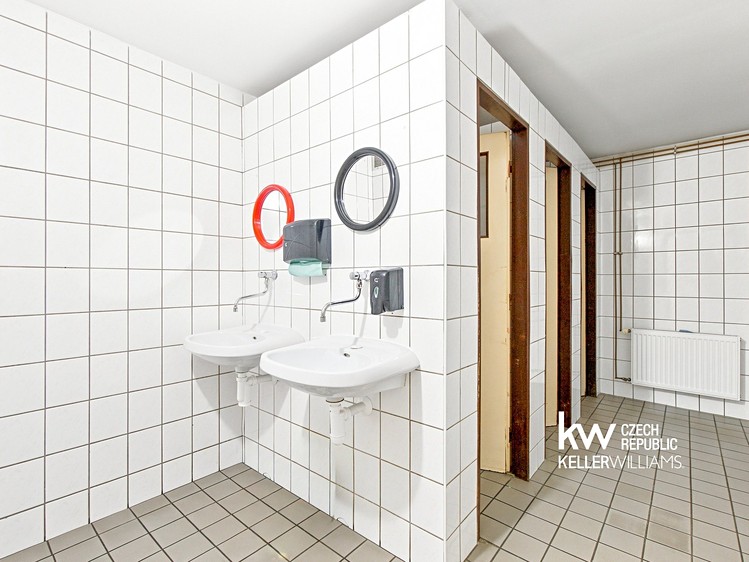 Комерційне приміщення на продаж, 1 601 м² (72 з 100)