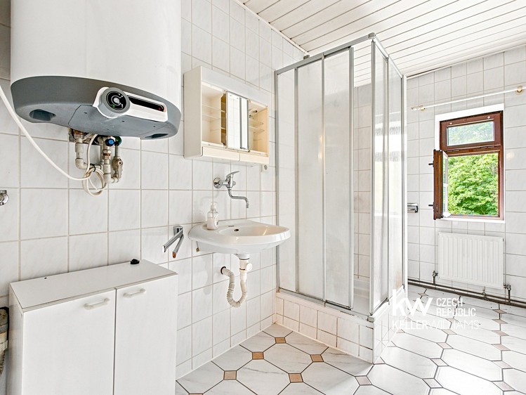 Комерційне приміщення на продаж, 1 601 м² (65 з 100)