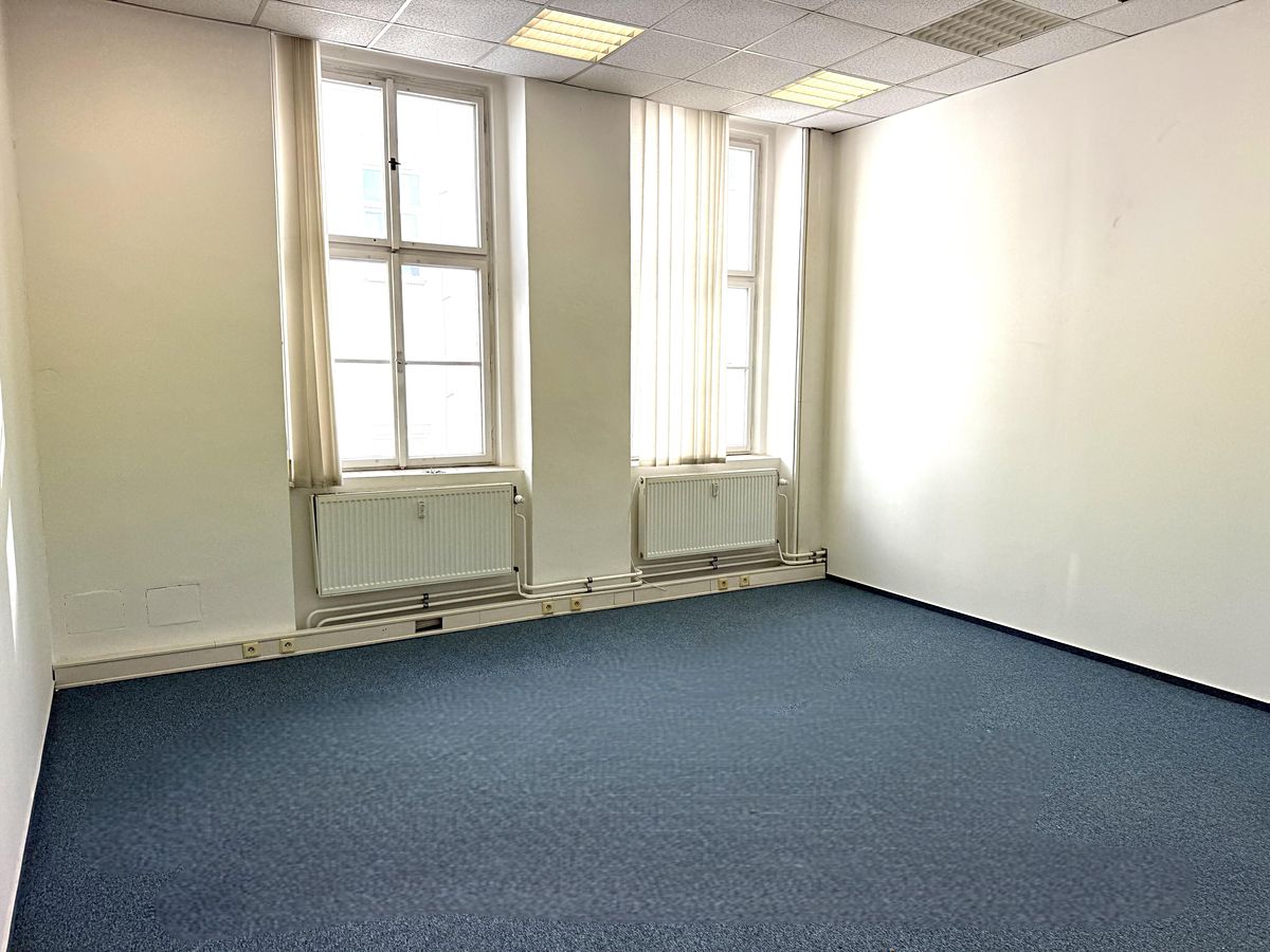 Pronájem kanceláře 30 m², Praha – fotka 1 z 3