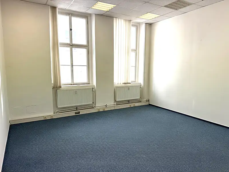 Pronájem kanceláře 30 m², Praha – náhled fotky 1