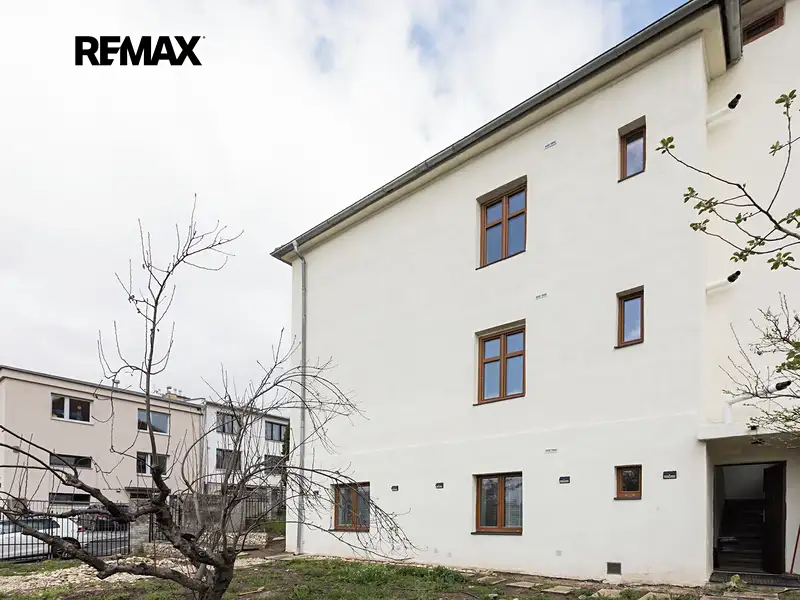 Prodej rodinného domu 207 m², pozemek 450 m², Praha – náhled fotky 1