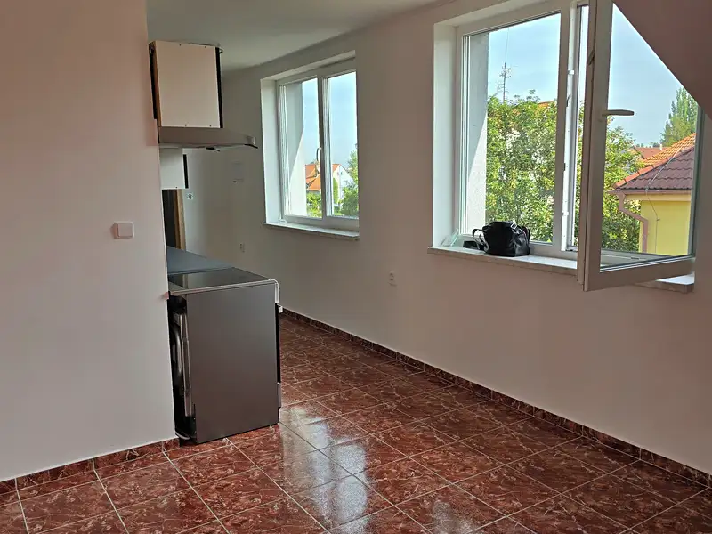 Pronájem bytu 1+kk 34 m², Kolín – náhled fotky 3