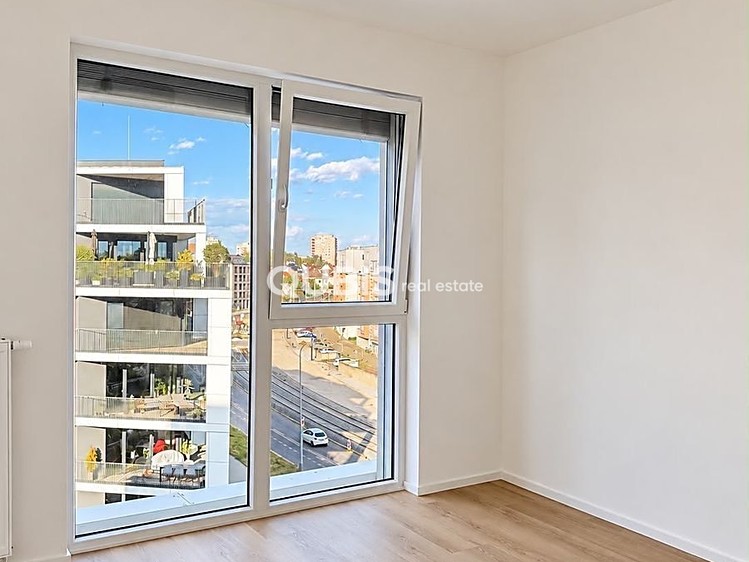 Pronájem bytu 3+kk, 119 m² (7 z 18)